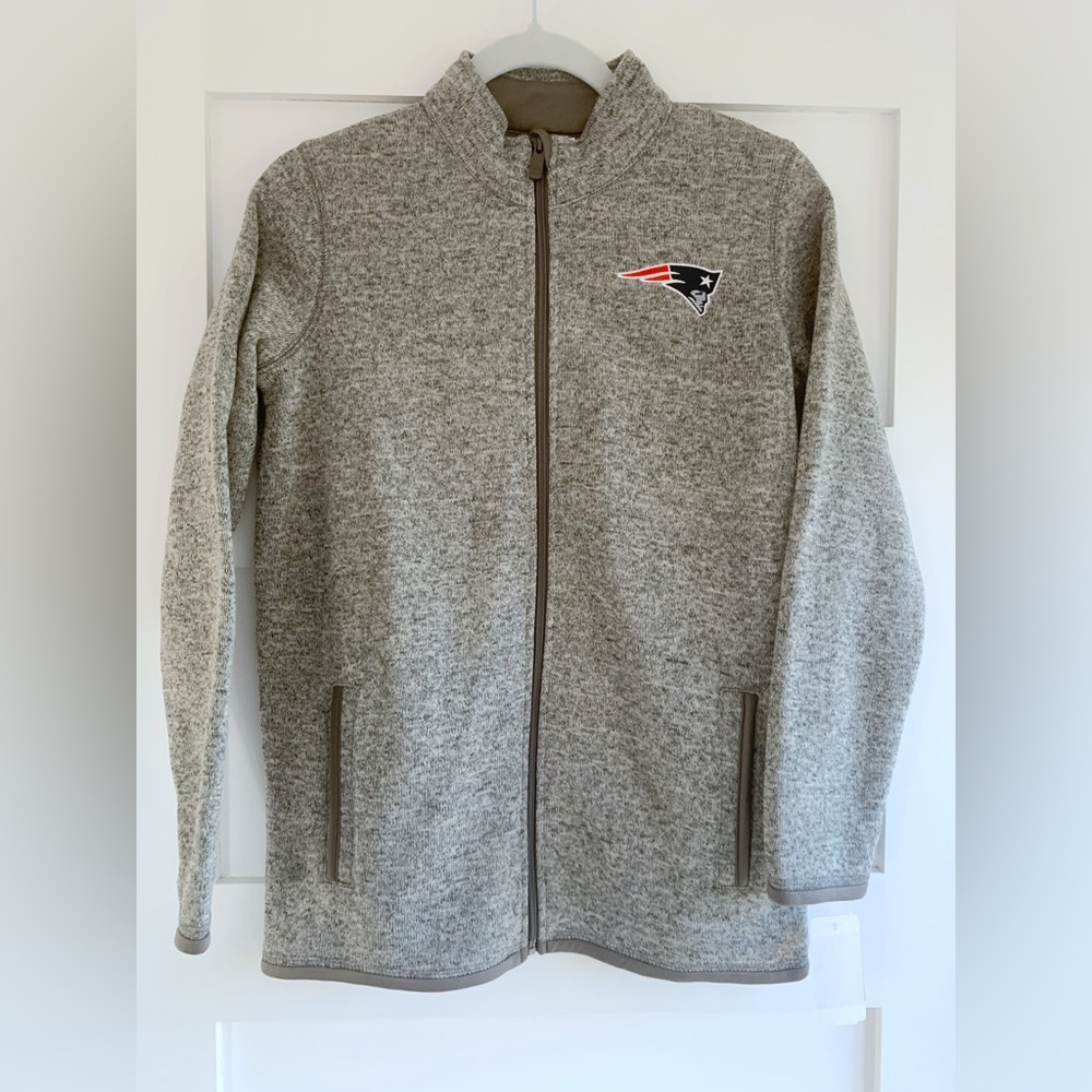 NWT kid’s medium New England Patriots zip-up sweatshirt